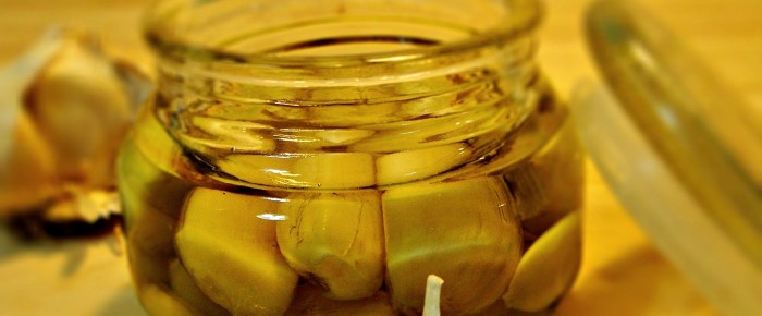 Σκόρδο στο ελαιόλαδο/Garlic in olive oil Σκόρδο στο ελαιόλαδο/Garlic in olive oil